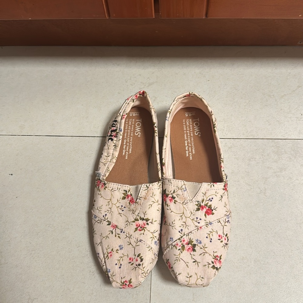 Classic Toms Floral Print Seasonal Classic La Vie Est Belle Slip On Size 6.5